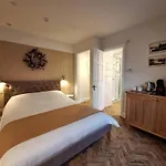 The Mews At The Coach House 4*