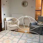 The Mews At The Coach House 4*