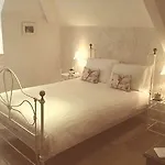 The Mews At The Coach House Pensionat 4*