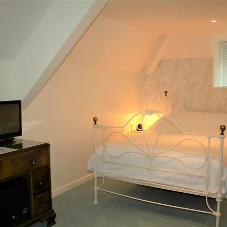 The Mews At The Coach House 4*